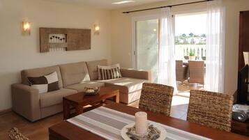 Smart-TV, Bücher, Stereoanlage