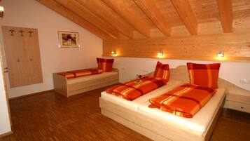 3 bedrooms, in-room safe, free WiFi, bed sheets