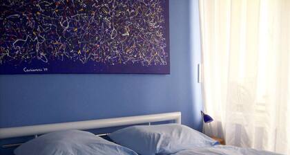 MIRÓ-BILÉ: taiteellisesti sisustettu, etelään päin oleva parveke, rauhallinen lännen keskustassa (Charlottenburg) –04 / Z / ZA / 002411-15