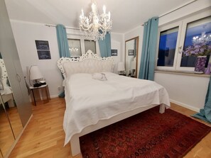 2 habitaciones, tabla de planchar con plancha, wifi y ropa de cama