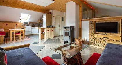Dream location at 1600m Apartment Rubin on the upper floor of Chalet Magda-Lena