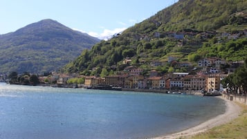 Plage à proximité, chaises longues