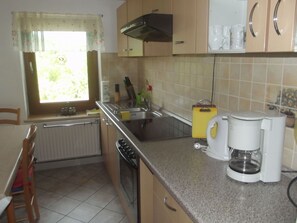 Fridge, microwave, stovetop, coffee/tea maker - Family friendly, max 6 persons, pets on request, large garden WLAN, parking lots (Herrnhut OT Ruppersdorf)