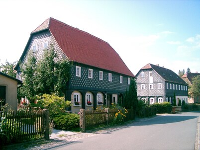 Family friendly, max 6 persons, pets on request, large garden WLAN, parking lots