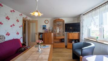 Smart TV, DVD player, table football, ping pong
