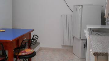 Fridge, microwave, oven, coffee/tea maker