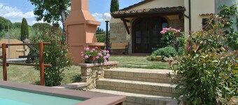 Family friendly vacation house for 6 , swimming pool, close to the sea