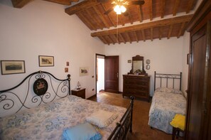 3 chambres, fer et planche à repasser, lit parapluie, Wi-Fi gratuit
