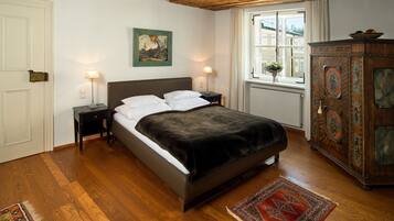 1 bedroom, iron/ironing board, internet, bed sheets