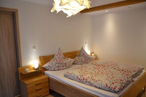 2 bedrooms, in-room safe, iron/ironing board, travel crib - Eifelgold - Comfortable, spacious 5-star apartment in a quiet location  (Habscheid)