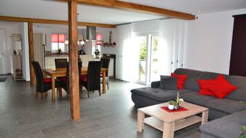 Smart-TV, DVD-Player, Bücher, Videothek