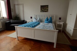 1 bedroom, iron/ironing board, free WiFi, bed sheets - In the center of Quedlinburg, quiet and with a view of the garden and parking space (Quedlinburg)