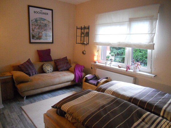 Smart TV, books, stereo