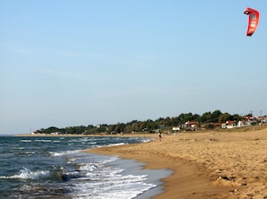 Nær stranden og solsenger