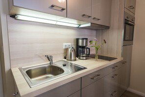 Refrigerador, horno, parrilla de estufa y lavavajillas 