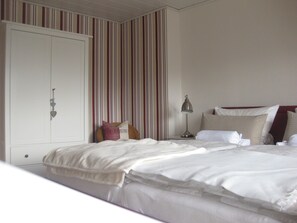 1 soverom, strykejern/-brett, reiseseng for barn og wi-fi (inkludert)