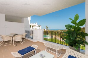 Outdoor dining - Seaview-Appartement, furnished with love for detail, nearby Marbella Elviria (Ojén)