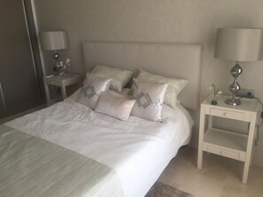 2 bedrooms, desk, iron/ironing board, travel crib - Seaview-Appartement, furnished with love for detail, nearby Marbella Elviria (Ojén)