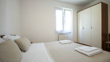 1 chambre, fer et planche Ă repasser, Wi-Fi gratuit, draps fournis