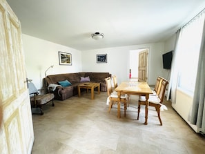 Smart TV, fireplace, books, stereo - Welcome to the Oderbruch (Wriezen)