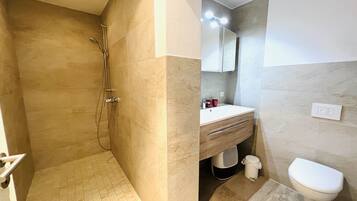 Douche, serviettes fournies