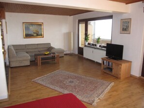 TV, DVD player, aparelho de som