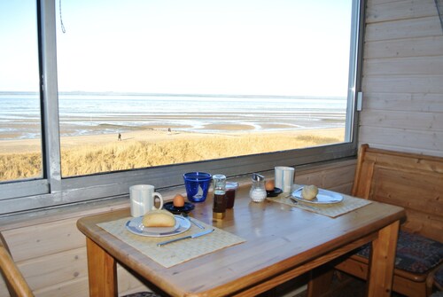 Beautiful apartment with sea views right on the beach in Cuxhaven-Sahlenburg