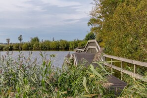 Property grounds - Allergy-friendly FH with gigabit internet, beach cabin and swimming pool (Nordholland)