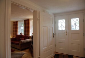 Smart TV, fireplace, DVD player, stereo - Thatched roof house close to nature and the Bodden (Born)