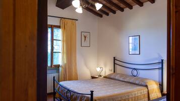 2 Schlafzimmer, Zimmersafe, Bügeleisen/Bügelbrett, Reisekinderbett