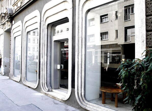 Exterior detail - CITY CENTER APARTMENT | OPERA | little Asia (Wien)