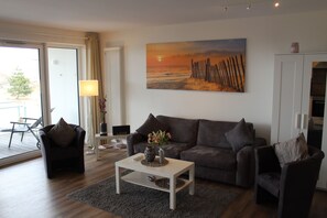 Smart TV, video game console, DVD player, books - Exclusive apartment "Meerdüne" in direct beach location with balcony and sea view  (Heiligenhafen)