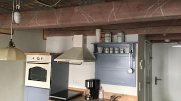 Frigorifero, forno, piano cottura, lavastoviglie