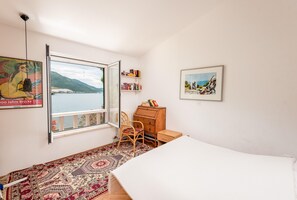 5 bedrooms, iron/ironing board, WiFi, bed sheets - Villa located directly at the sea (Klek)