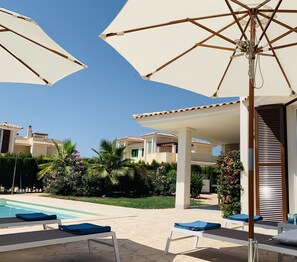Outdoor pool - Family-friendly villa, close to the beach, air conditioning, WiFi, heating (Cala Murada)