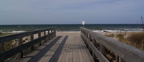 Una spiaggia nelle vicinanze