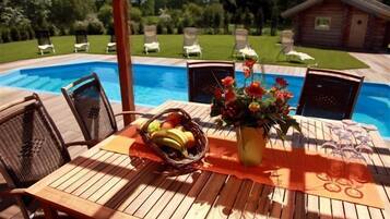 Outdoor pool, a heated pool