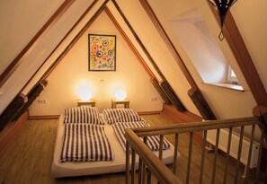 3 bedrooms, in-room safe, desk, soundproofing