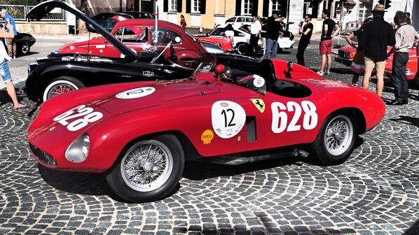 Unclassified image, 1 of 38, button