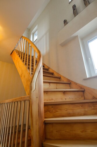 3 bedrooms, 2 bathrooms, spacious living room, WiFi, quiet location, modern, stylish, 