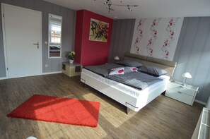 3 chambres, chambres insonorisées, fer et planche à repasser