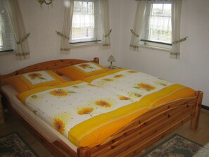 3 dormitoris, planxa i posts de planxar, wifi i roba de llit 