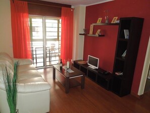 Fernseher, DVD-Player, Stereoanlage