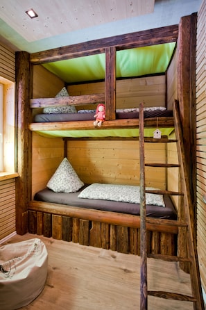 2 bedrooms, in-room safe, WiFi, bed sheets