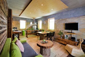 Televisio, kirjoja, musiikkikirjasto, stereot