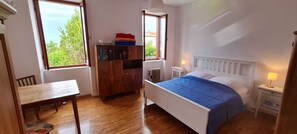 2 Schlafzimmer, Reisekinderbett, kostenloses WLAN, Bettwäsche