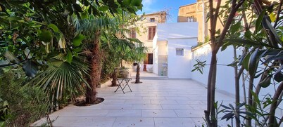 Casa de Independiente viejo pescador con jardín, a 100 metros del mar. 