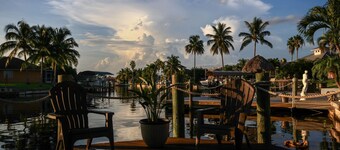 Dream villa in top location on the wide canal & large pool area with jacuzzi