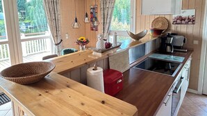 Kaffetrakter/tekoker, kjøleskap, mikrobølgeovn og ovn