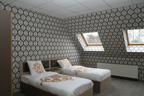 Quarto superior | Escrivaninha, camas extras/dobráveis (sobretaxa), Wi-Fi de cortesia
